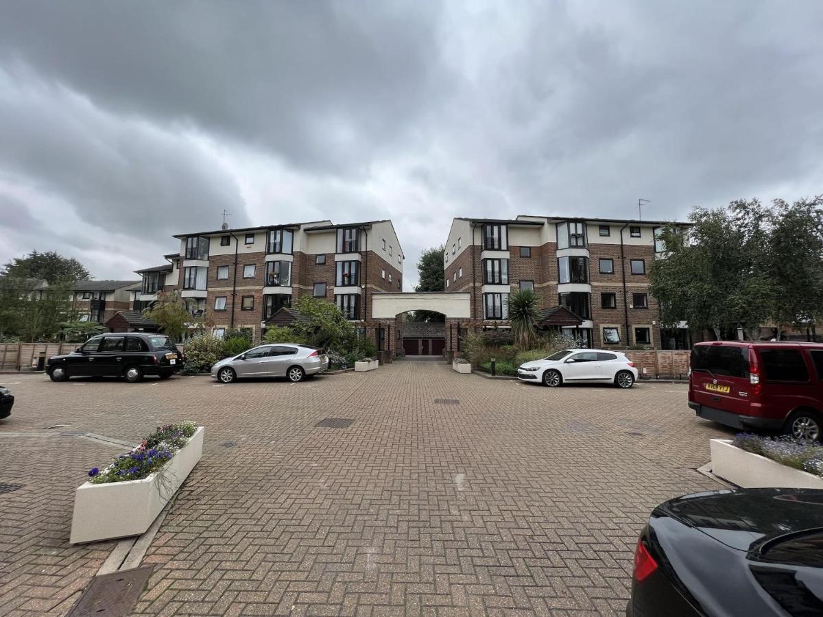 לונדון Canary Wharf Haven - Spacious & Homely Entire 1 Bedroom Flat מראה חיצוני תמונה