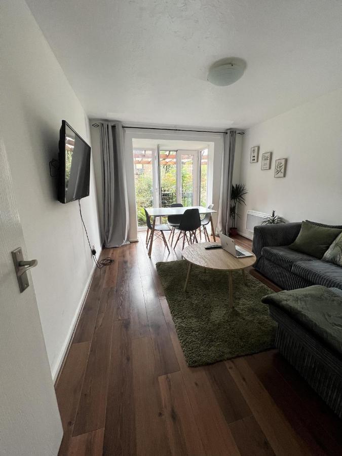 לונדון Canary Wharf Haven - Spacious & Homely Entire 1 Bedroom Flat מראה חיצוני תמונה